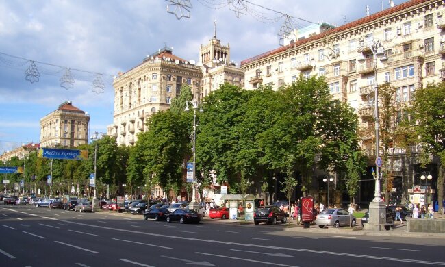 З вулиць Києва познімали незаконну рекламу