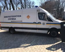 В Києві на Зоологічній під люком випадково знайшли вибухівку