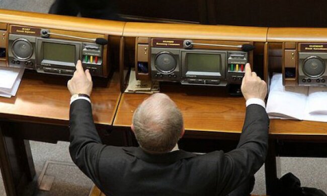 “Слуга народу” готує кримінал для кнопкодавів