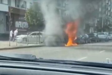 Вибух авто біля “Палацу Україна”: У соцмережах з’явились подробиці