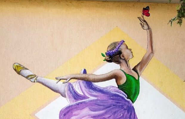 В Києві на стіні розцвіла дівчинка-магнолія: новий мурал про кохання
