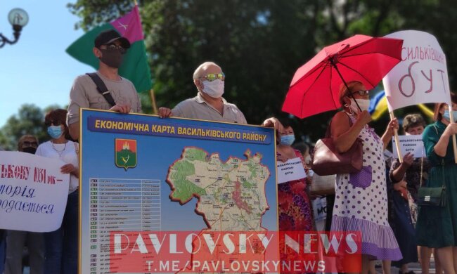 Район розірвали на шматки: під ВР протестують мешканці Васильківщини