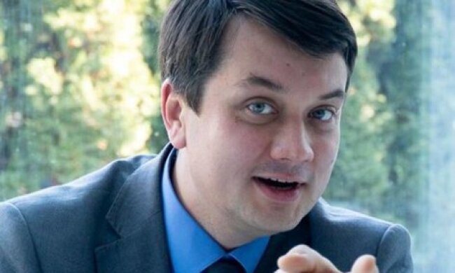 Разумков пояснив, чому розмовляє російською