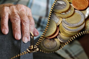 Колишні військові вимагають чесних пенсій під Офісом Зеленського (відео)