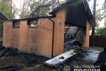 Правоохоронці Київщини викрили підпалювачів машин та гаража блогера (відео)