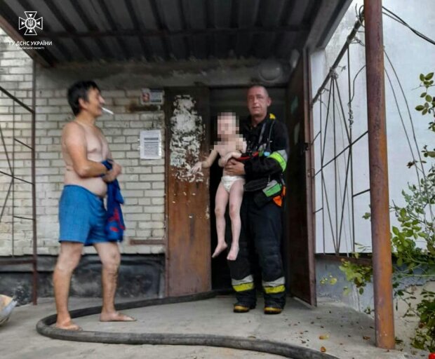 У Бородянці з палаючої квартири врятували матір і дитину