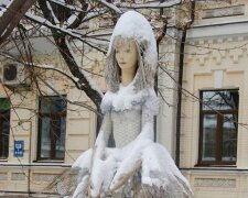 У центрі Києва вандали розбили статую балерини