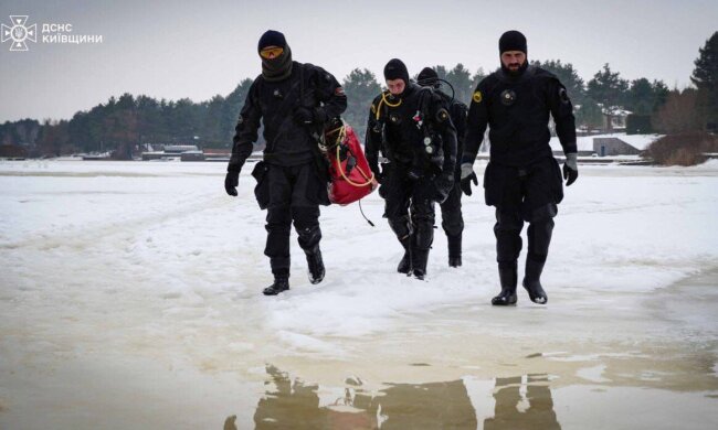 На Київщині тиждень шукають водія затонулого джипа
