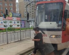 Водієві київського трамвая стало погано на робочому місці