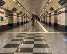 «Сирець» зонують під час тривог: у київському метро визначили місця для дітей, маломобільних людей і тварин