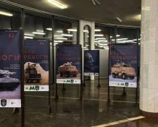 У холі столичної станції метро "Золоті ворота" розпочалась перша частина виставки "Сталь перемоги"