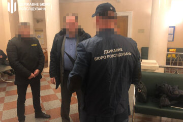 Спійманому на “відкаті” чиновнику Секретаріату Кабміну призначили заставу в 1,5 млн грн
