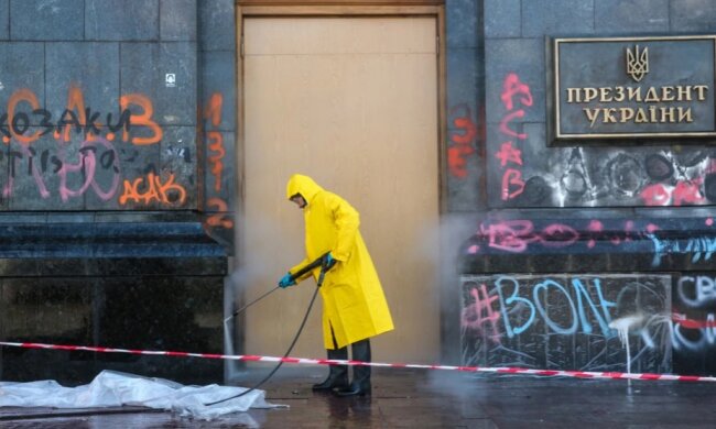 Стала відома вартість очищення фасаду Офісу президента
