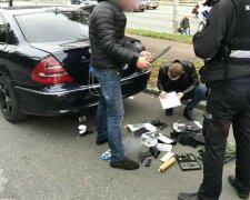 З наркотиками у салоні: у Києві патрульні випадково спіймали озброєного викрадача машин