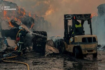 Після нічної атаки на Київщині погіршилася якість повітря: горіли складські приміщення