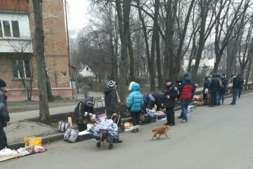 Молоко на асфальті: на Солом`янці розігнали торгашів
