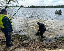 У Дніпровському районі Києва водолази дістали з води тіло жінки