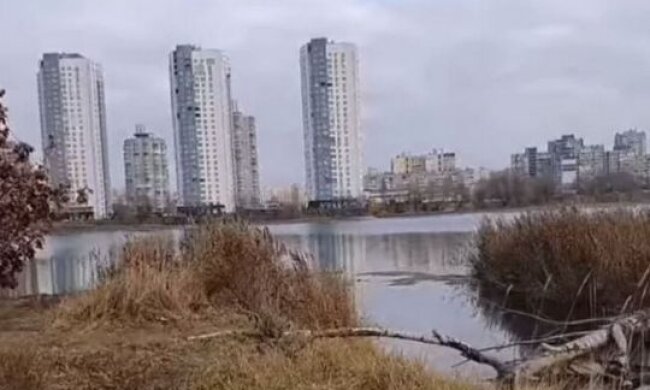 У Києві в озеро зливають нафтопродукти (відео)