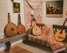 В Пирогові відбулося відкриття виставки авторських музичних інструментів та зразків українського живопису