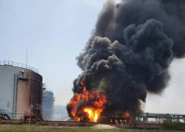 Окупанти знову обстріляли нафтопереробний завод у Лисичанську