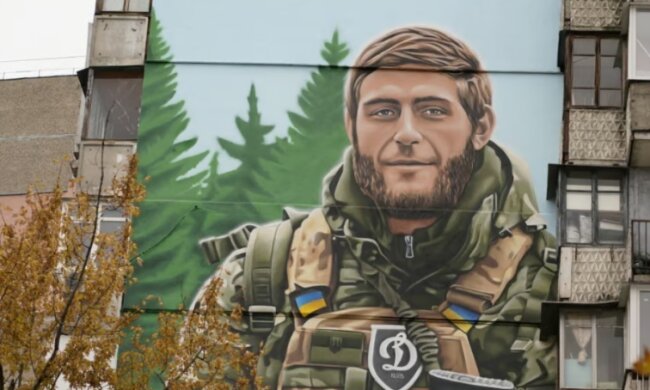 У Києві на честь полеглого військовослужбовця "Азову" та вболівальника "Динамо" відкрили мурал