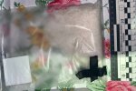 100 грамів психотропів у кишені: у Святошинському районі затримали наркозбувача