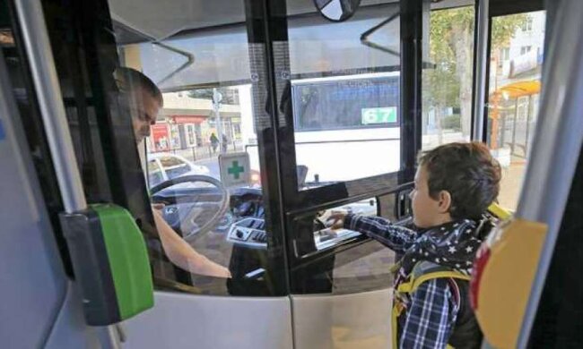 У Києві до кінця літа проїзд для школярів у громадському транспорті буде платним
