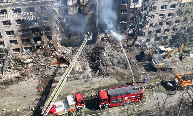Масштабні руйнування та десятки постраждалих: Володимир Зеленський повідомив про наслідки ворожого обстрілу Києва