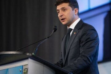 Зеленський: Інопланетяни не вивозитимуть вагонами нашу землю