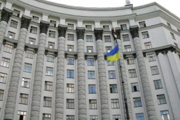 Уряд чекають швидкі звільнення