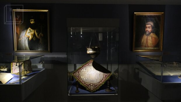 В історичному музеї відкрилася виставка, присвячена ювілею Київської митрополії