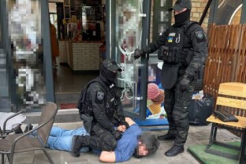 В Дніпровській РДА викрили на хабарі вже четвертого чиновника за останній місяць