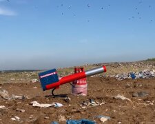 На сміттєзвалищі під Києвом по птахам стріляють з гармати (відео)