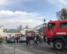 Священнослужителі Києво-Печерської лаври перешкоджали журналісту знімати пожежу (відео)