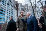 Боррель відвідав місце прильоту уламків російської ракети по житловому будинку в Голосіївському районі, де загинули люди