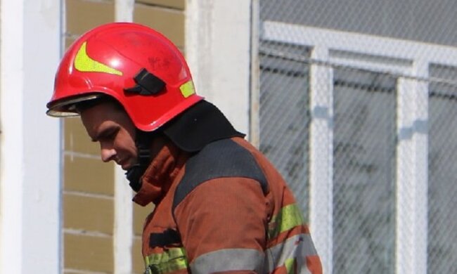 На Оболоні врятували чоловіка, який впав у котлован