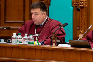 КСУ оголосив указ Зеленського юридично нікчемним