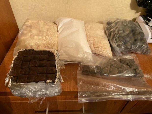 У Києві викрили наркодилера, який збував наркотики, замаскувавши їх під цукерки
