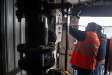 Комунальні служби Києва борються за тепло в умовах надзвичайної ситуації