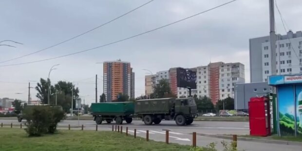 Танки та вантажівки: на вулицях Києва помітили колону військової техніки (відео)