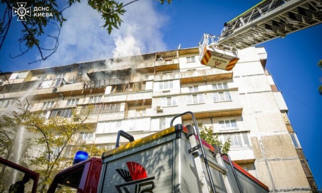 У Києві знайшли загиблу людину під час пожежі в 9-типоверхівці