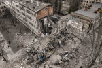 Під завалами зруйнованої будівлі в Києві може перебувати одна людина — ДСНС