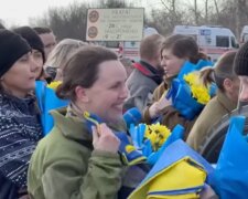 В Україну з полону повернулись 80 захисників та 20 захисниць (відео)