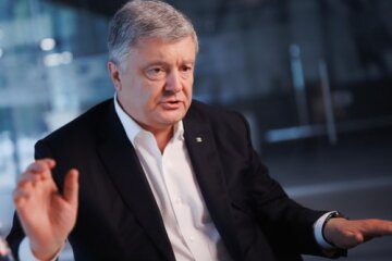 Порошенко вдруге не з’явився на допит