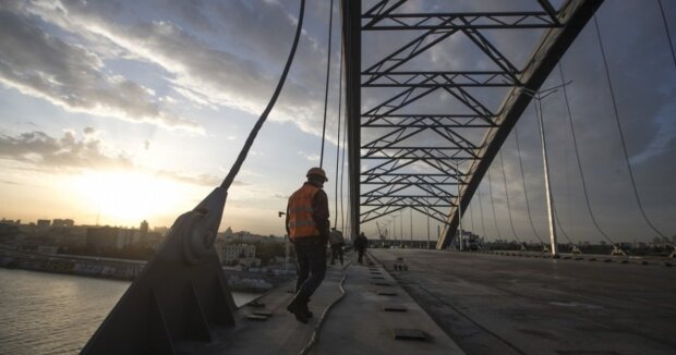 У Києві сказали, коли закінчать роботи на Подільсько-Воскресенському мосту через Дніпро