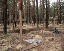 Під Ізюмом знайдено п’ять кладовищ закатованих людей, серед яких – діти