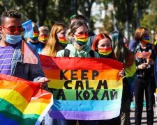 Київська ЛГБТ-спільнота виходить на мітинг протесту до Офісу президента