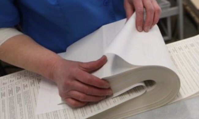 На закордонних дільницях перемагає партія Порошенка