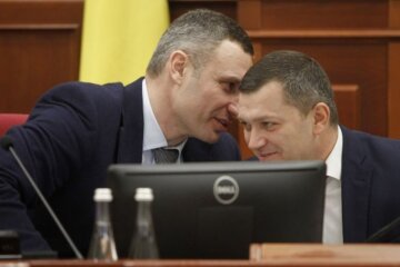 Кличко не збирається звільняти Поворозника, продовжуючи покривати свого спільника-корупціонера