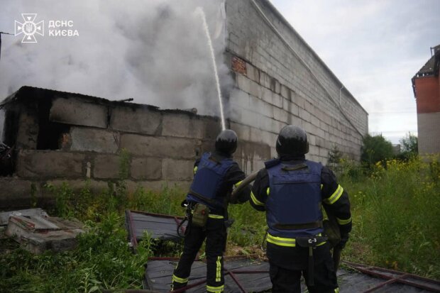 В Києві зруйновано підстанцію — ДТЕК та ДСНС показали наслідки ракетного удару